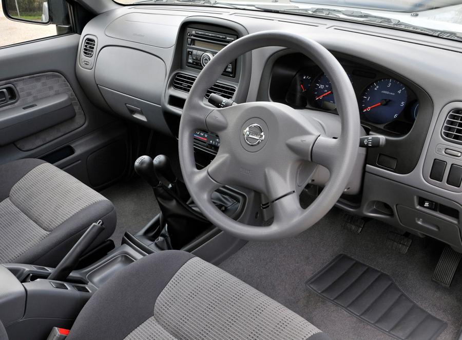  Nissan NP300 King Cab 2008 года  (UK) (фото 3 из 5)